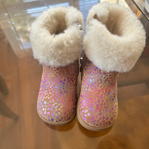 Selling toddler size 5/6 UGG boots. Used but in great condition. - Picture 2 of 6